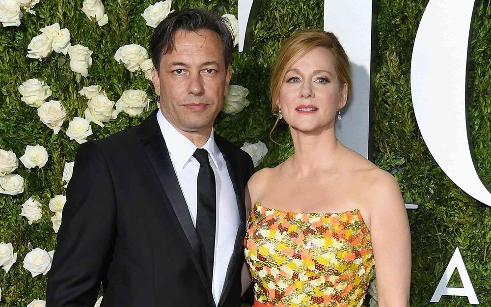 laura linney husband