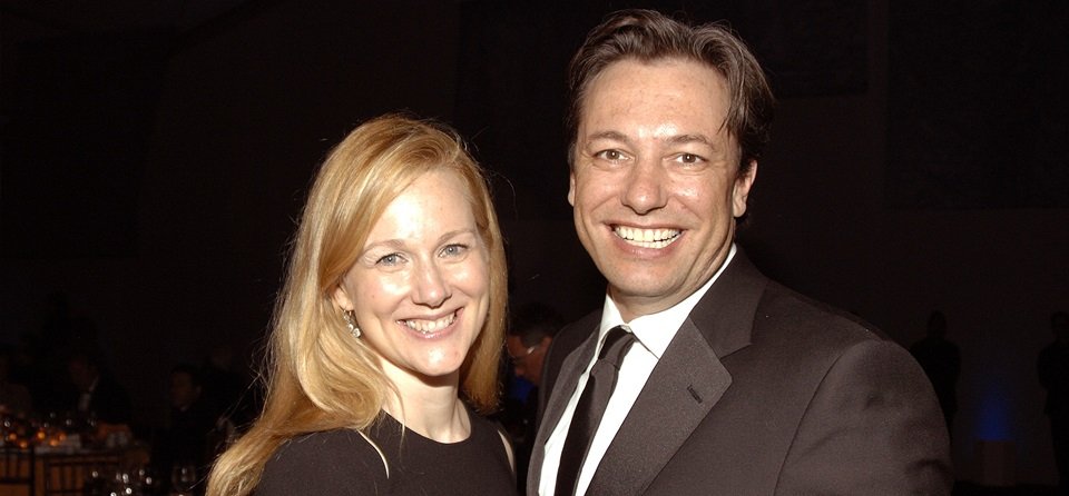 laura linney husband